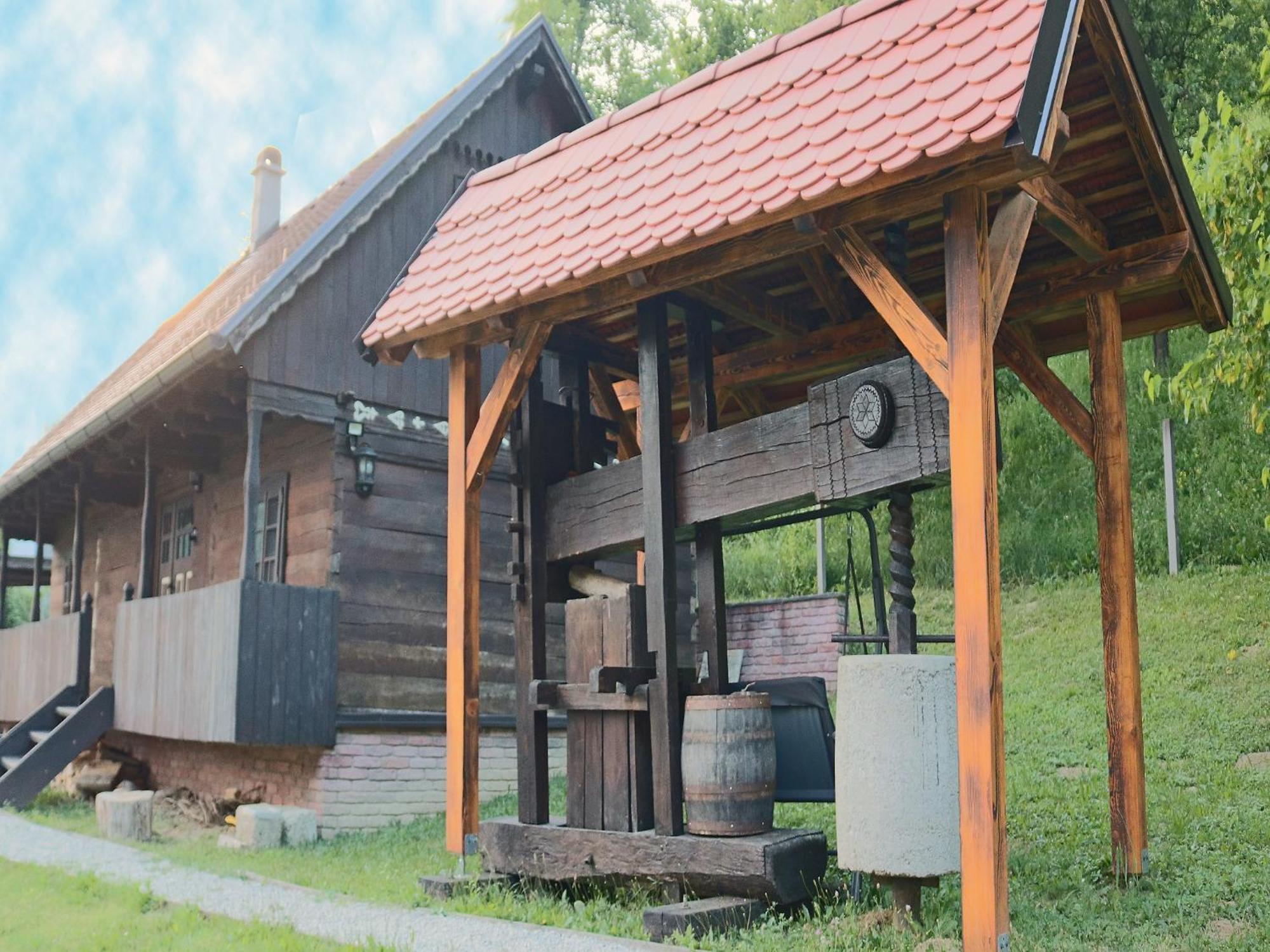 Tradicionalna Zagorska Drvena Kuca Stara Murva Tuheljske Toplice Exterior photo